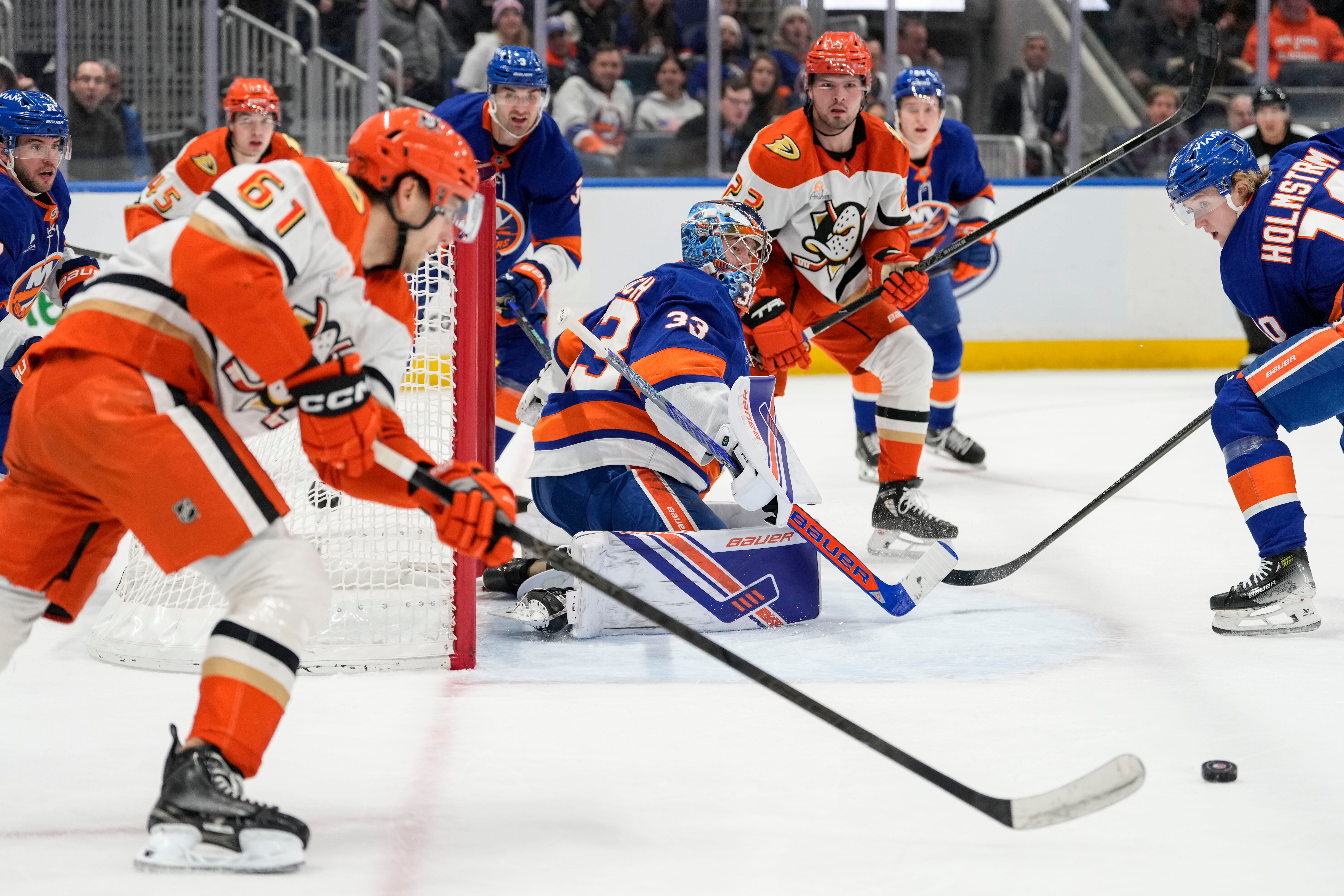 New York Islanders goaltender David Rittich (33) protects his net...