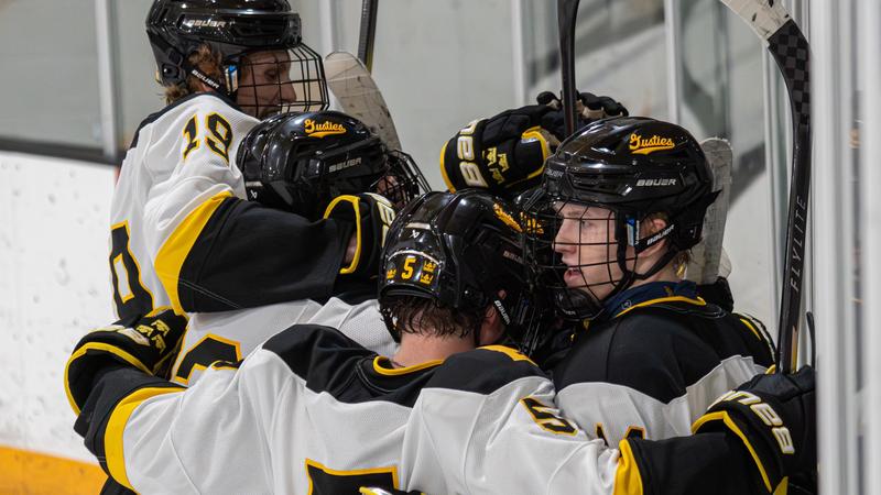 Svensson Scores Game-Winner as Men’s Hockey Wins Overtime Barnburner 6-5 over Concordia Wisconsin
