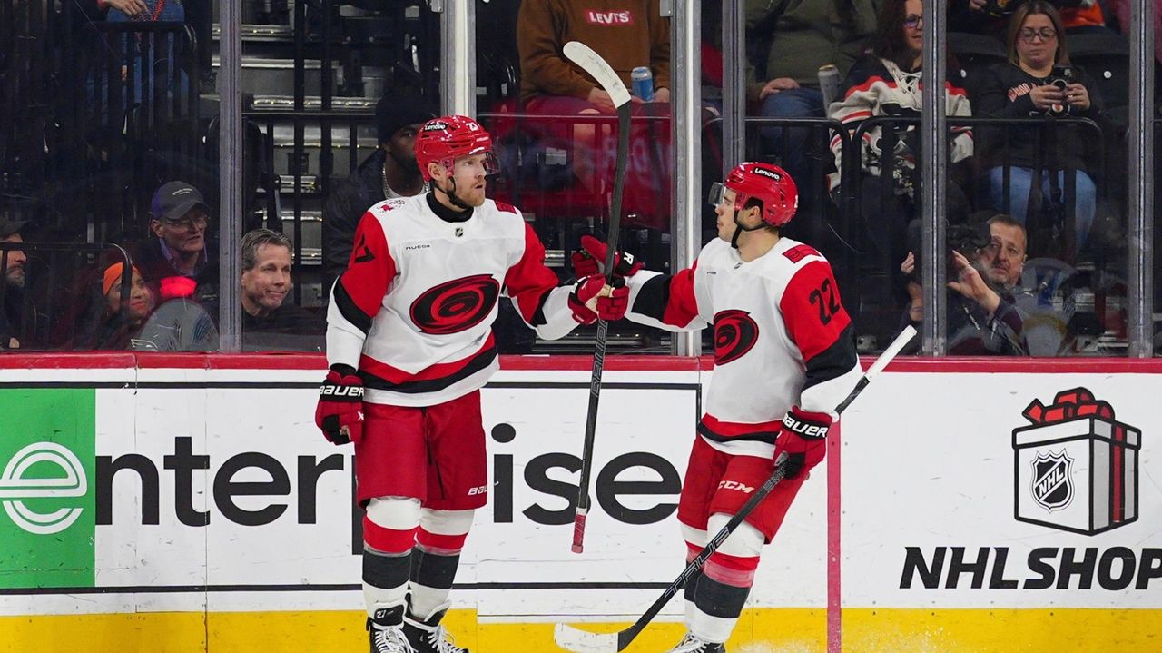 Jackson Blake scores in shootout as East-best Hurricanes top Flyers 4-3