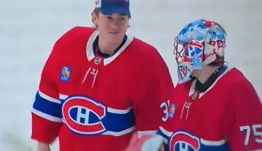Samuel Montembeault makes a big on-ice gesture toward Jakub Dobes after Canadiens' win over the Oile