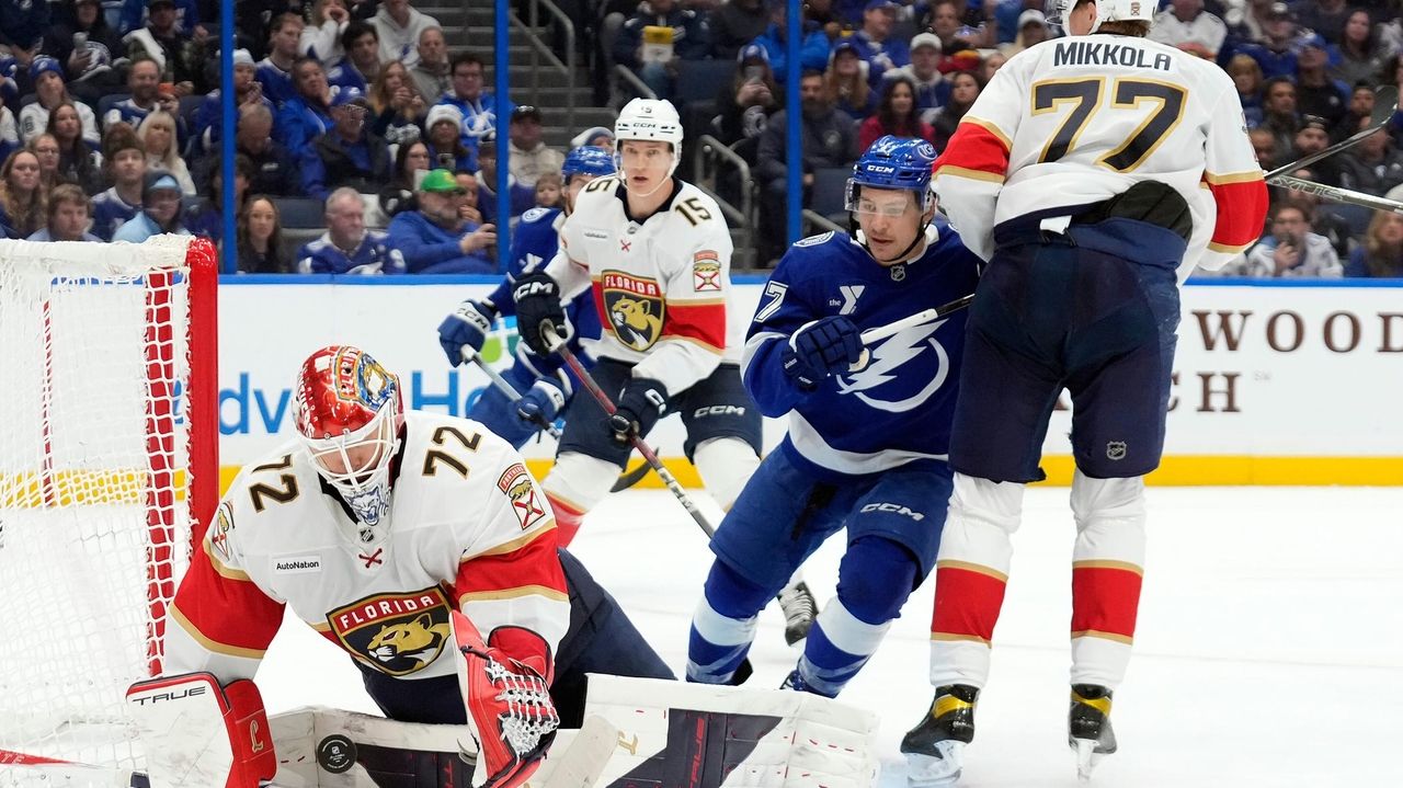 Sam Reinhart scores twice to lead Panthers over Lightning 5-2