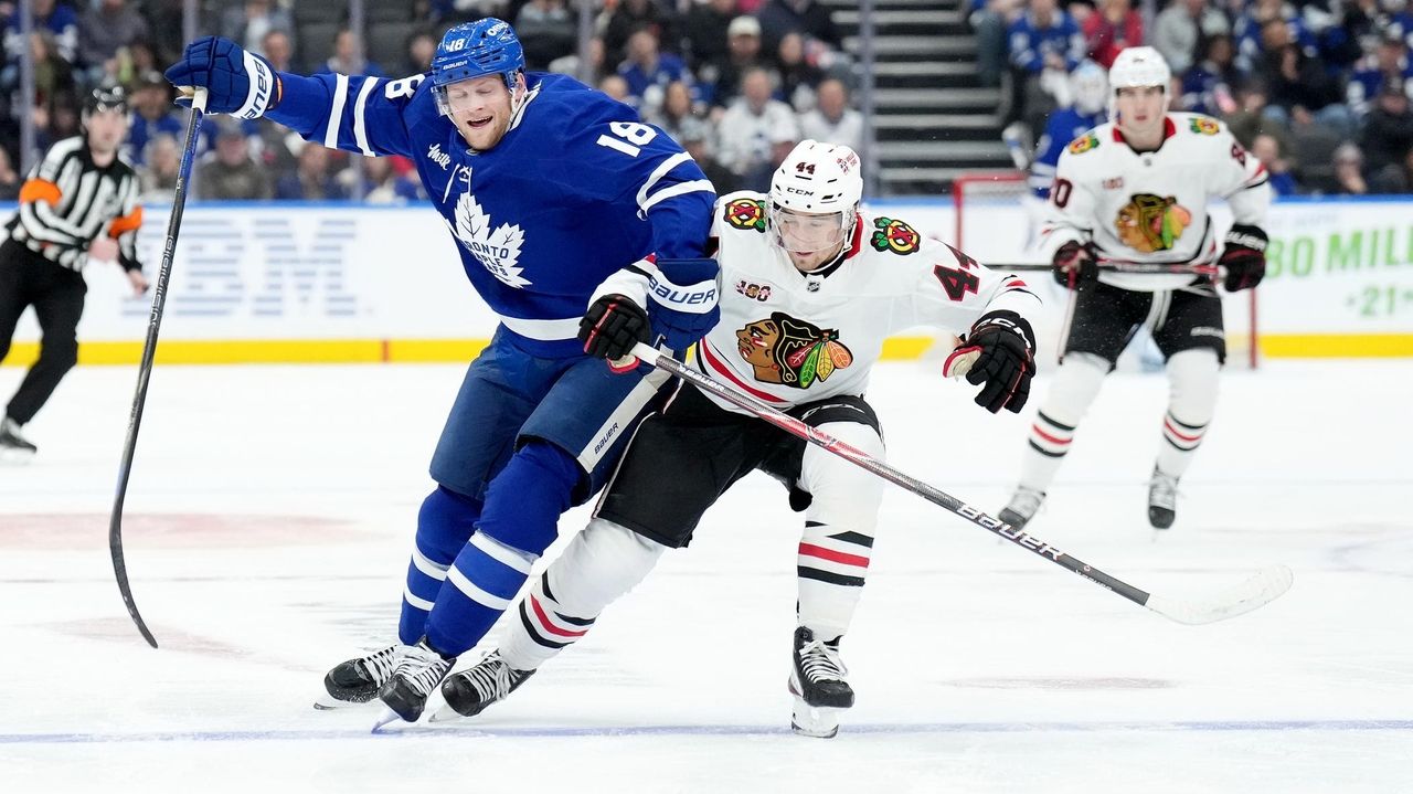 Matthews and Joshua score 8 seconds apart to help Leafs rally past Blackhawks 3-2