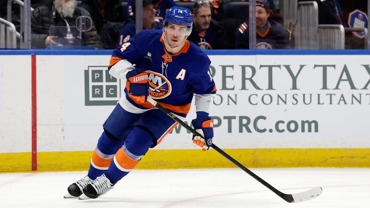 Absence of Bo Horvat showed in Islanders' loss to Detroit