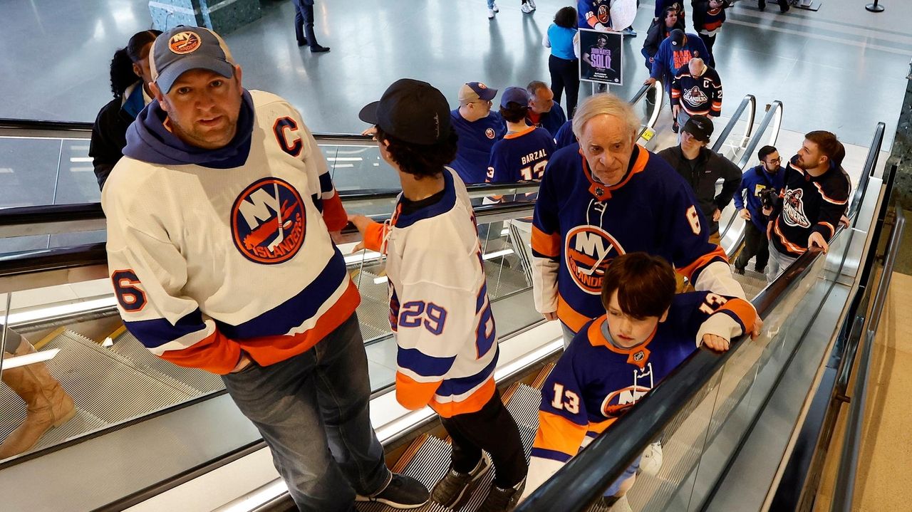 Islanders fans react to Kelly Cheeseman's initiatives