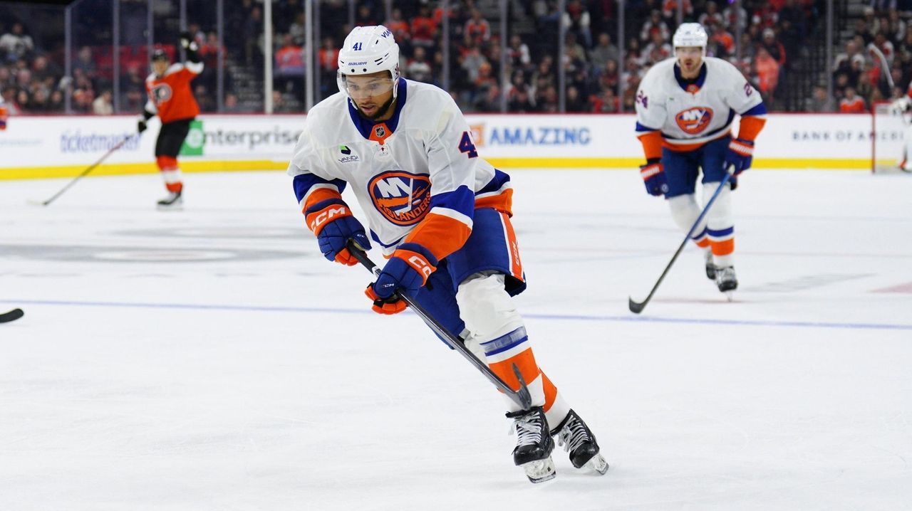 Islanders recall Laurel Hollow's Marshall Warren