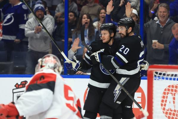 Jake Guentzel’s two late goals lock up Lightning’s home win over Hurricanes