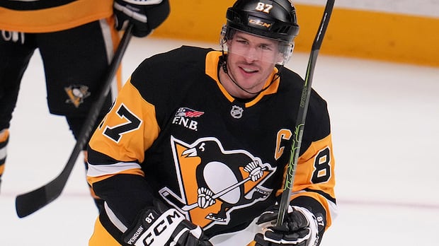 Sidney Crosby passes Mario Lemieux for most points in Penguins history with 1,724