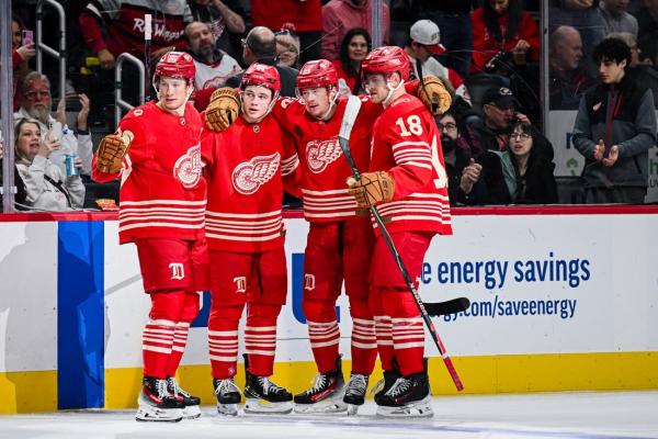Red-hot Red Wings host surging Stars as December heaters collide