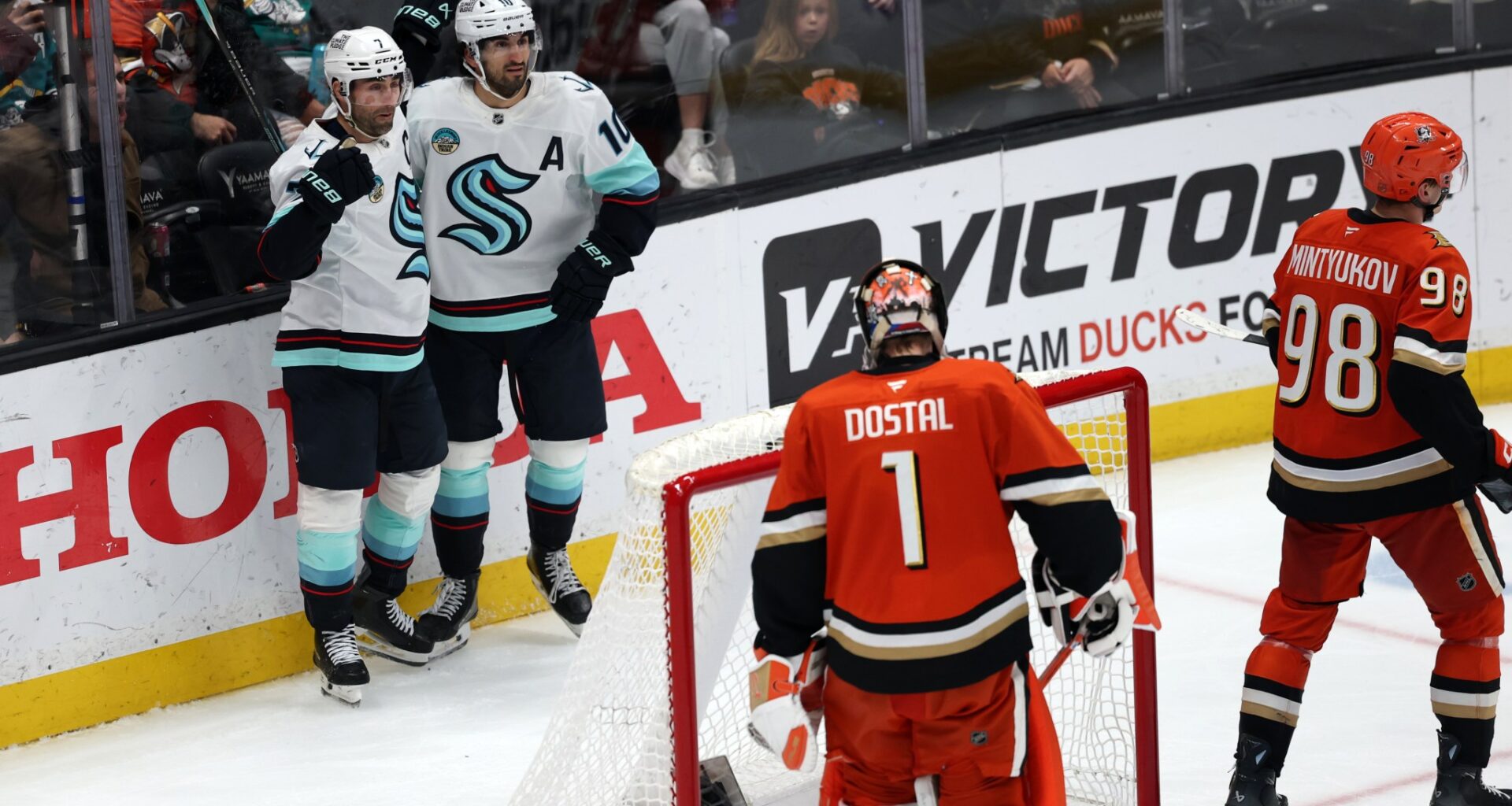 Seattle and Anaheim duke it out in physical 3-1 WIN!