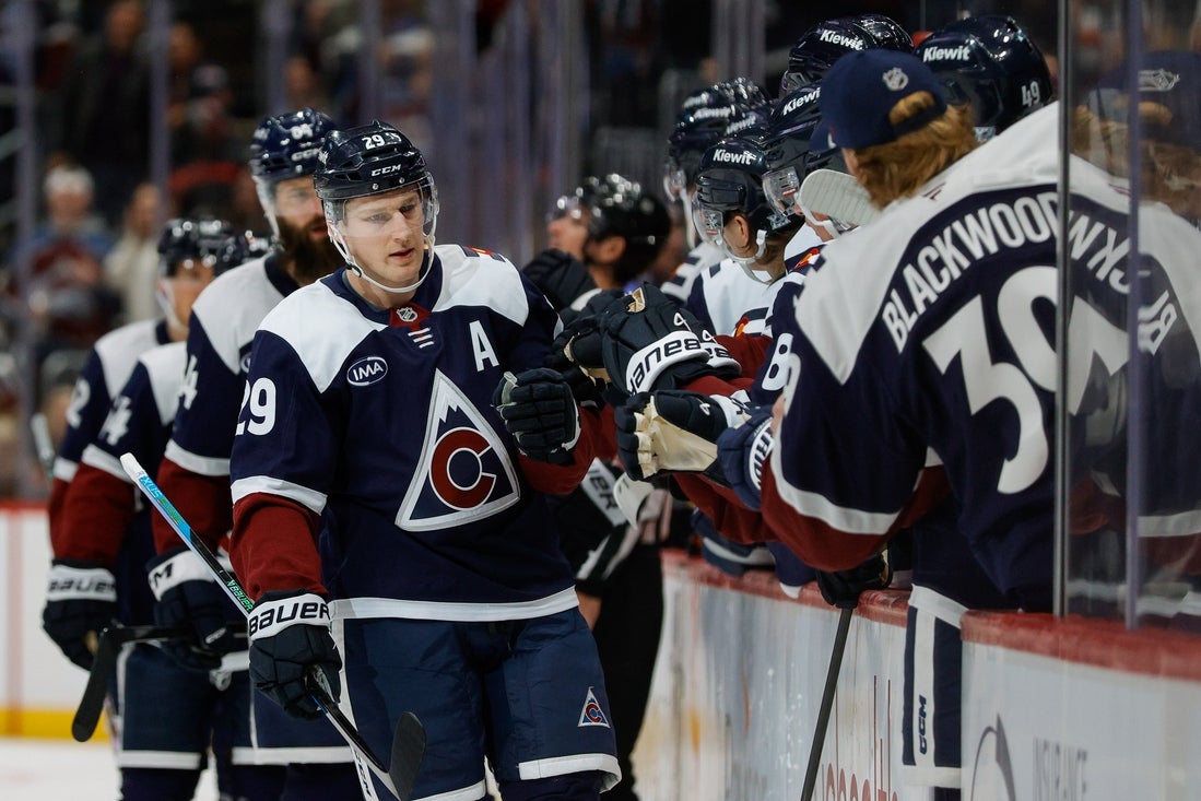 Dominant Avalanche host Mammoth in pre-Christmas matchup