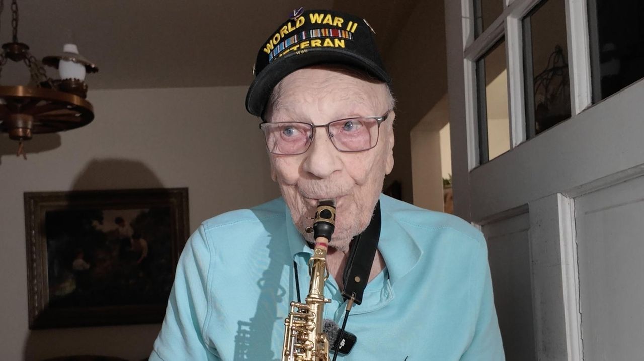 World War II vet Dominick Critelli, 104, to perform anthem at UBS Arena