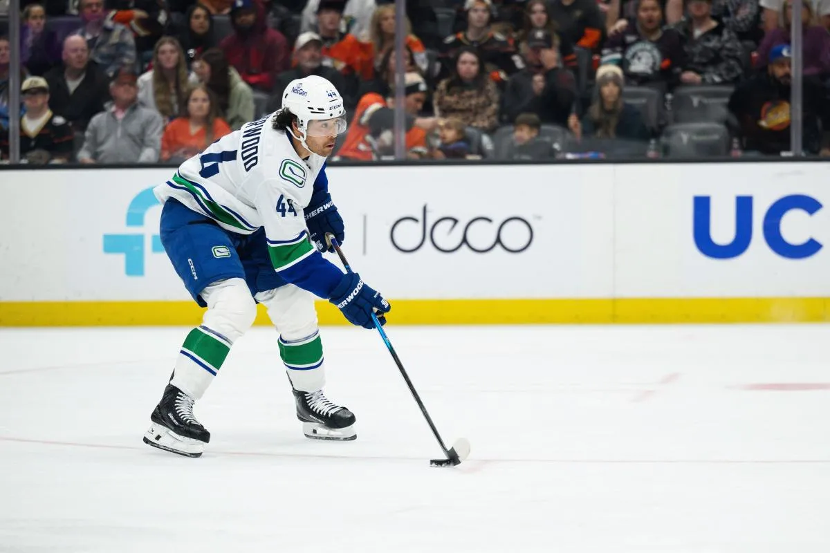 Vancouver Canucks receive unexpected boost in Kiefer Sherwood's trade market value