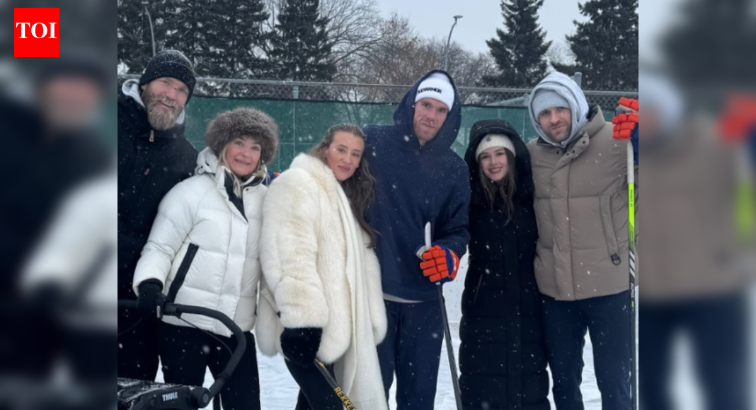 NHL holiday moment: Connor McDavid, Leon Draisaitl, and Mattias Ekholm enjoy Christmas Eve ODR skate | NHL News
