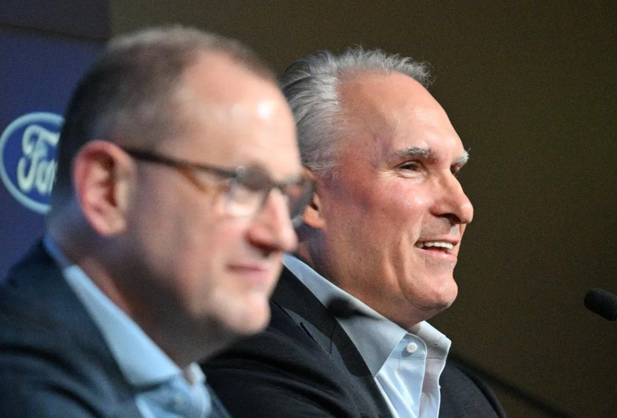 Maple Leafs reportedly make decision on Berube and Treliving for now
