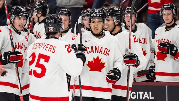 Canada holds off Czechs in wild opener of men’s junior hockey worlds