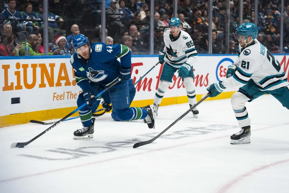 NHL insider gives update on Vancouver Canucks forward Kiefer Sherwood's trade value