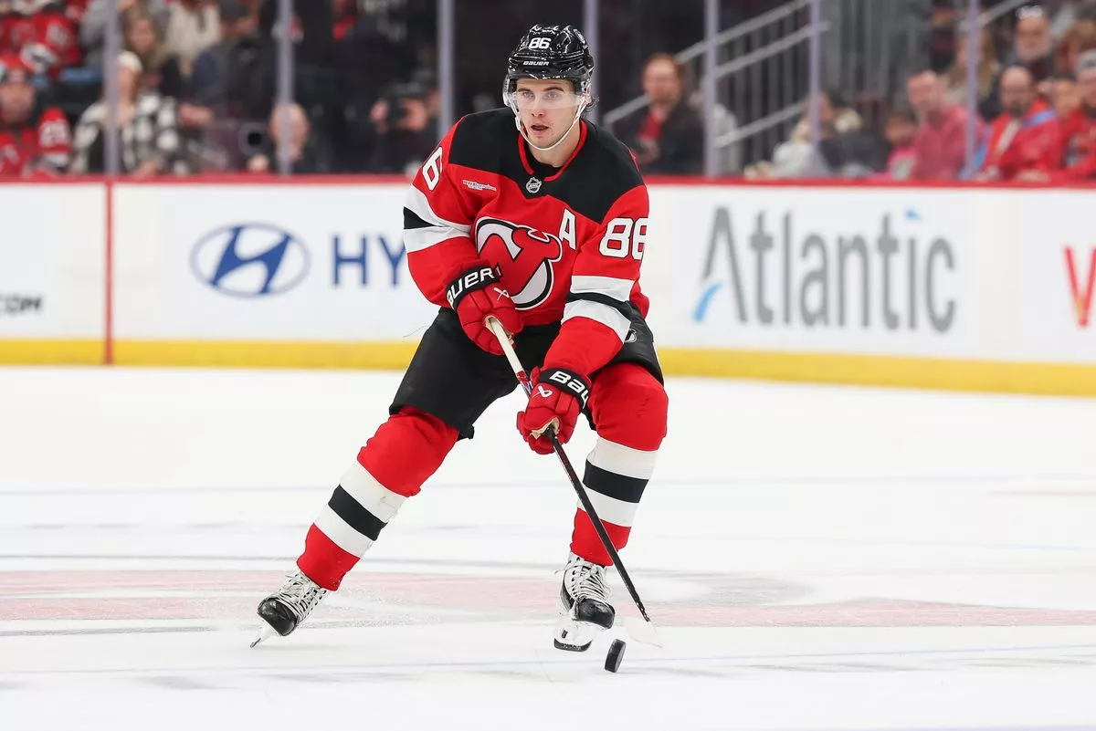 NEWARK, NEW JERSEY - NOVEMBER 08: Jack Hughes #86 of the New Jersey Devils skates with the puck during the second period of a NHL game against the Pittsburgh Penguins at Prudential Center on November 8, 2025 in Newark, New Jersey. (Photo by Andrew Mordzynski/Getty Images)