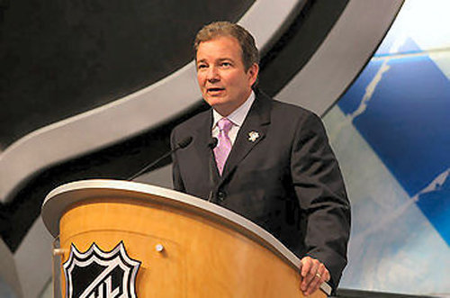 Hockey executive Shero honored in Canton