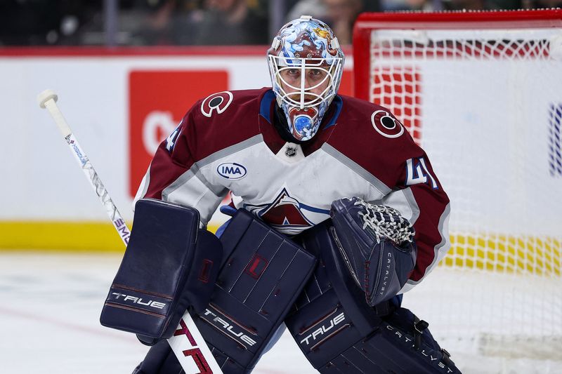 Avalanche G Scott Wedgewood exits vs. Canucks with upper-body injury | WTVB | 1590 AM · 95.5 FM