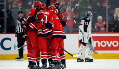Hurricanes scored 3 goals in the third period to beat the Blue Jackets 4-1