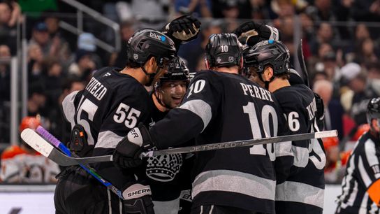 Kings offense breaks through in dominant win over Ducks