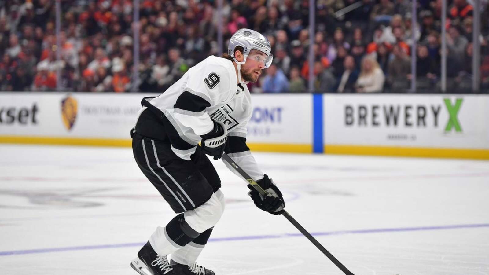 Blackhawks, Kings to face off twice in three nights in LA