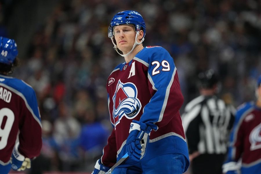 NHL: Vancouver Canucks at Colorado Avalanche