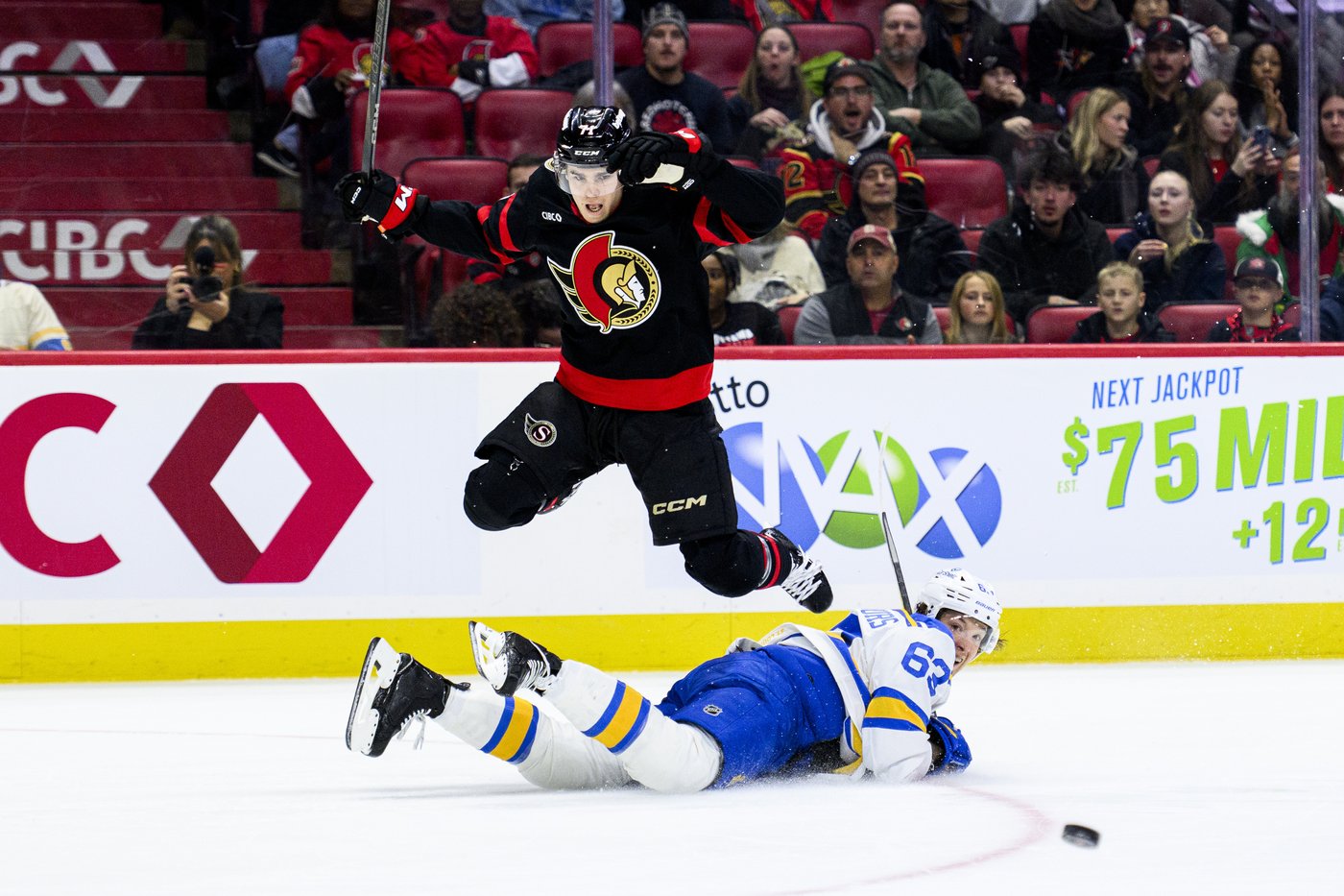 Hofer's 41 saves lifts St. Louis Blues to 2-1 win over Ottawa Senators