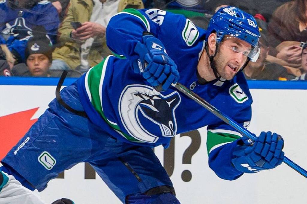 Vancouver Canucks forward Max Sasson, in action against the San Jose Sharks Dec. 27, 2025 in an NHL game at Rogers Arena in Vancouver. (https://x.com/Canucks photo)