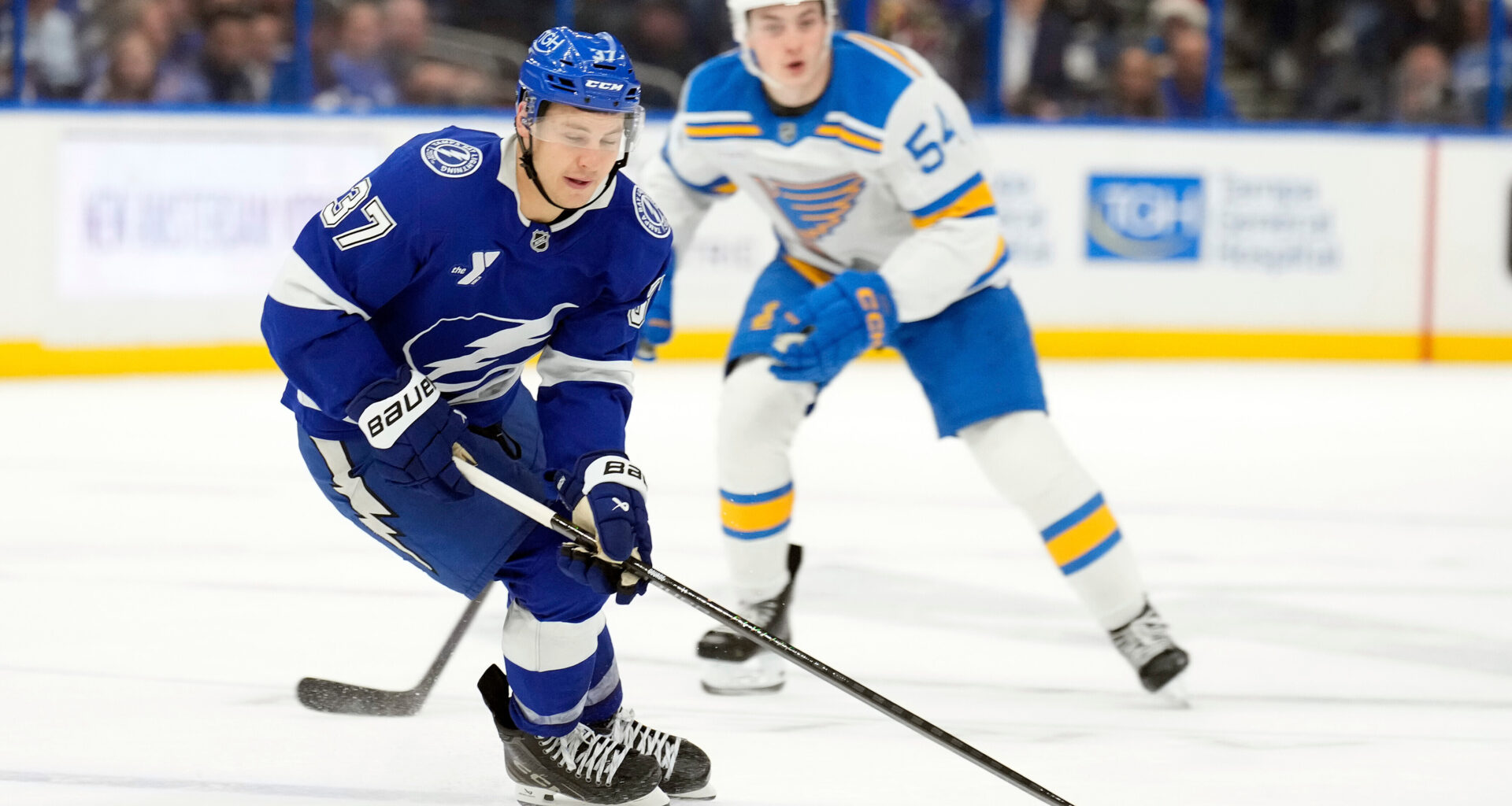 Raddysh hits 100 career points as Lightning beat Blues 4-1