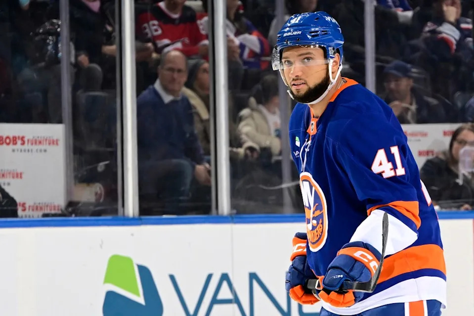 Marshall Warren waits for a face off during the first period against the New Jersey Devils at UBS Arena on December 23, 2025 in Elmont, New York. NHLI via Getty Images