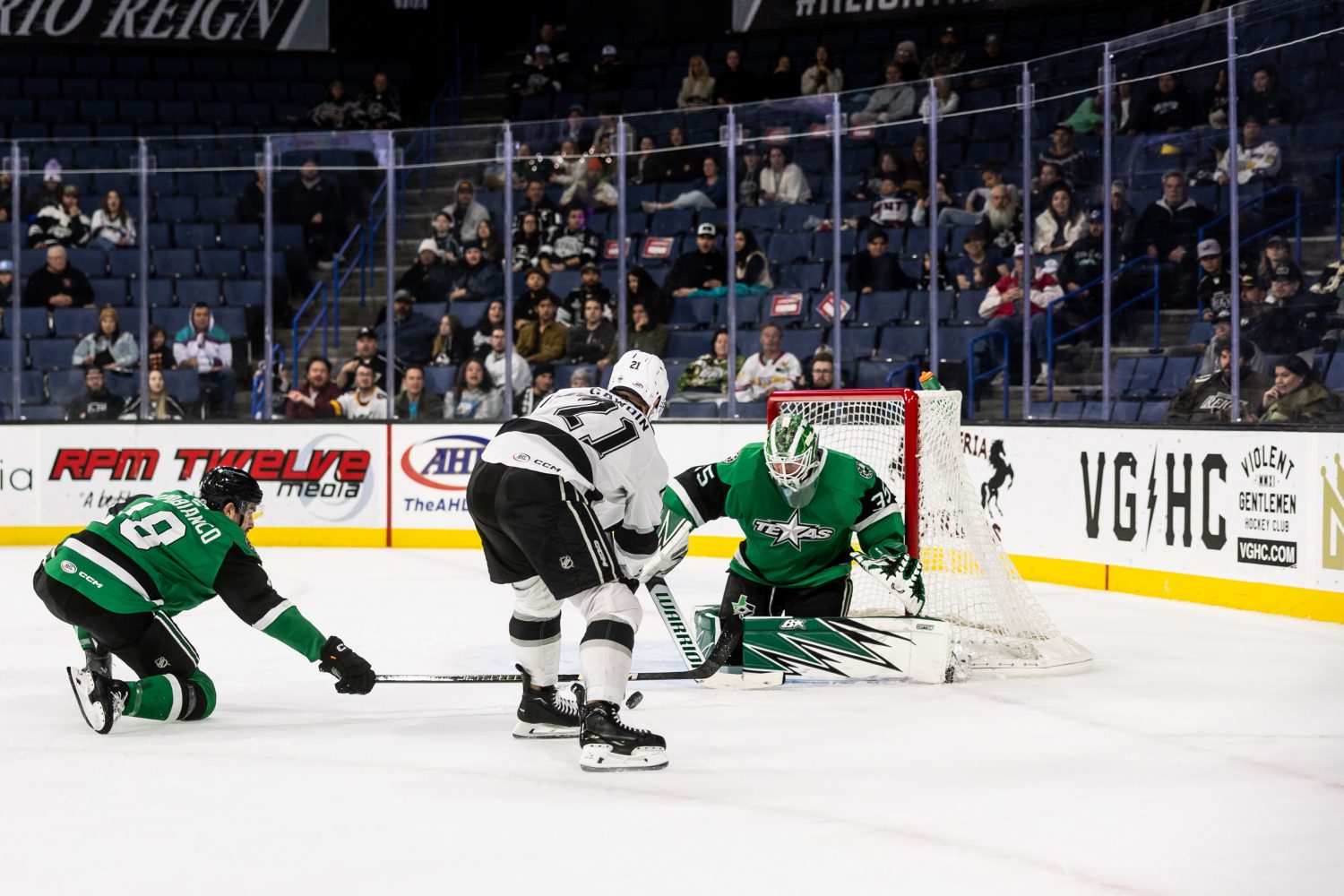 REIGN PREVIEW 11/30 – Ontario vs. Texas