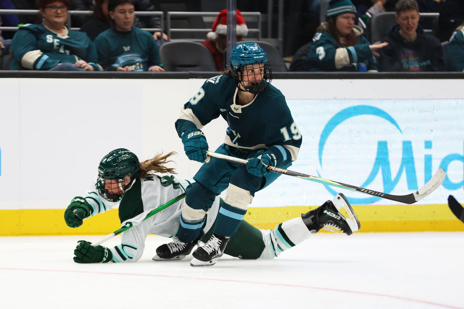 December 21st, 2025: Seattle's Hannah Bilka Out-Maneuvers Boston's Haley Winn Photo by Candace Kludt | The Hockey News