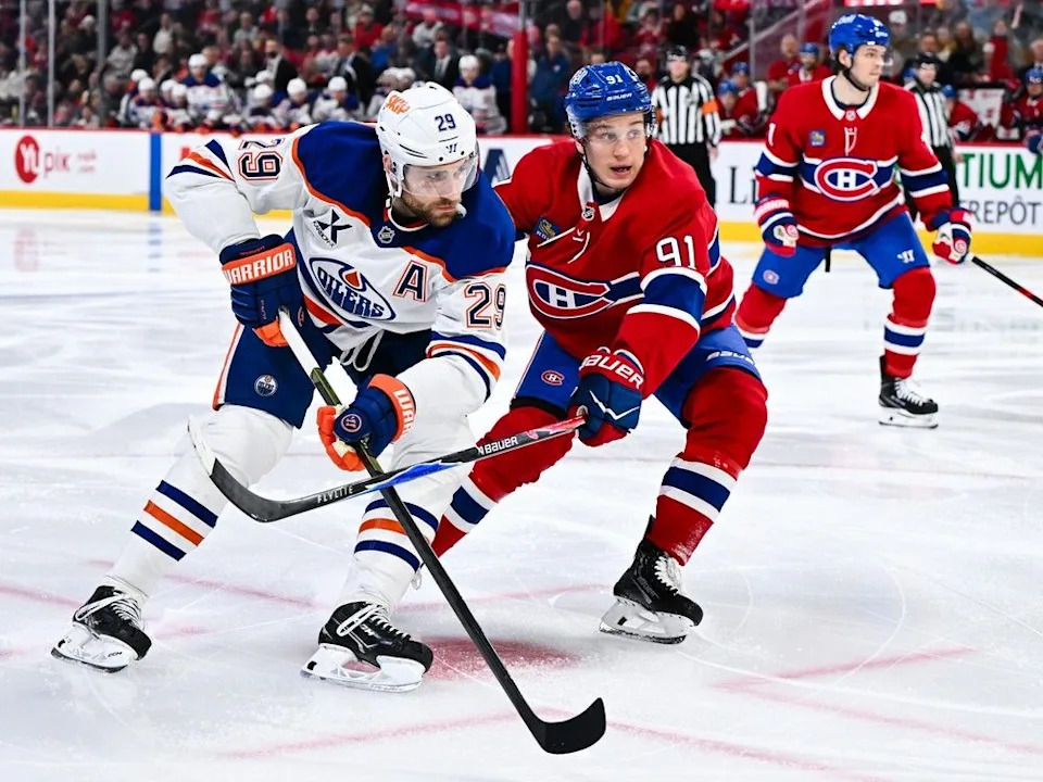  Leon Draisaitl #29 of the Edmonton Oilers handles the puck against Oliver Kapanen #91 of the Montréal Canadiens during the third period at the Bell Centre on December 14, 2025 in Montreal, Quebec, Canada. The Montréal Canadiens defeated the Edmonton Oilers 4-1.