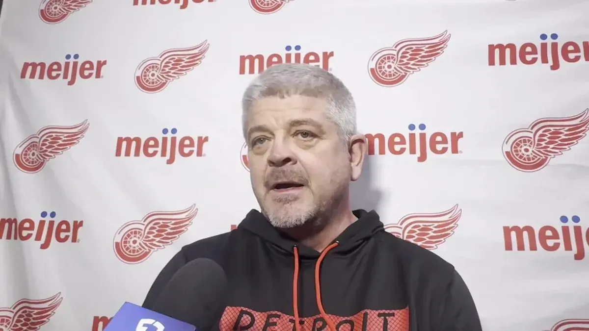 Red Wings' Todd McLellan addresses a 'disconnect' amongst his group of players
