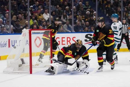 Dec 23, 2023; Vancouver, British Columbia, CAN; San Jose Sharks forward William Eklund (72) and Vancouver Canucks forward Nils Hoglander (21) watch the shot from forward Fabian Zetterlund (20) beat goalie Thatcher Demko (35) in the second period at Rogers Arena. Dec 23, 2023; Vancouver, British Columbia, CAN; San Jose Sharks forward William Eklund (72) and Vancouver Canucks forward Nils Hoglander (21) watch the shot from forward Fabian Zetterlund (20) beat goalie Thatcher Demko (35) in the second period at Rogers Arena.