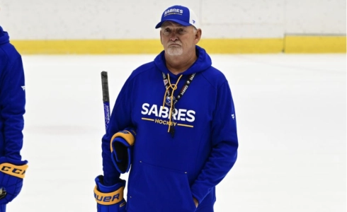 Sabres' Lindy Ruff in practice Sabres' Lindy Ruff in practice