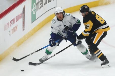 Oct 21, 2025; Pittsburgh, Pennsylvania, USA; Vancouver Canucks left wing Kiefer Sherwood (44) moves the puck against Pittsburgh Penguins defenseman Caleb Jones (82) during the second period at PPG Paints Arena. Oct 21, 2025; Pittsburgh, Pennsylvania, USA; Vancouver Canucks left wing Kiefer Sherwood (44) moves the puck against Pittsburgh Penguins defenseman Caleb Jones (82) during the second period at PPG Paints Arena.