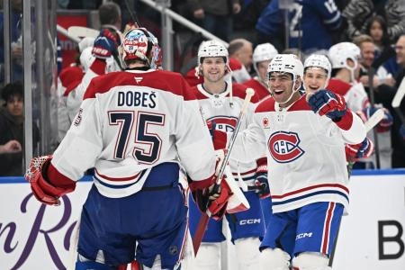 Dec 6, 2025; Toronto, Ontario, CAN; Montreal Canadiens goalie Jakub Dobes (75) is greeted by team mates after an overtime shootout win against the Toronto Maple Leafs at Scotiabank Arena. Mandatory Credit: Dan Hamilton-Imagn Images Dec 6, 2025; Toronto, Ontario, CAN; Montreal Canadiens goalie Jakub Dobes (75) is greeted by team mates after an overtime shootout win against the Toronto Maple Leafs at Scotiabank Arena. Mandatory Credit: Dan Hamilton-Imagn Images