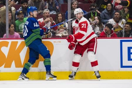 Mar 17, 2022; Vancouver, British Columbia, CAN; Vancouver Canucks forward Elias Pettersson (40) battles with Detroit Red Wings forward Dylan Larkin (71) in the third period at Rogers Arena. Detroit won 1-0. Mar 17, 2022; Vancouver, British Columbia, CAN; Vancouver Canucks forward Elias Pettersson (40) battles with Detroit Red Wings forward Dylan Larkin (71) in the third period at Rogers Arena. Detroit won 1-0.