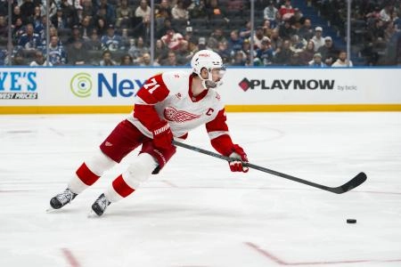 Dec 8, 2025; Vancouver, British Columbia, CAN; Detroit Red Wings forward Dylan Larkin (71) handles the puck against the Vancouver Canucks in the second period at Rogers Arena. Dec 8, 2025; Vancouver, British Columbia, CAN; Detroit Red Wings forward Dylan Larkin (71) handles the puck against the Vancouver Canucks in the second period at Rogers Arena.