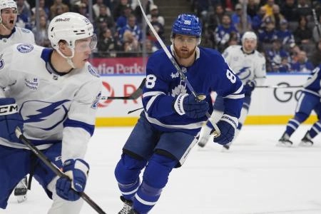 Dec 8, 2025; Toronto, Ontario, CAN; Toronto Maple Leafs forward William Nylander (88) pursues Tampa Bay Lightning forward Pontus Holmberg (29) during the first period at Scotiabank Arena.