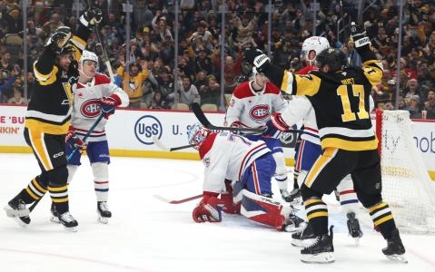Dec 21, 2025; Pittsburgh, Pennsylvania, USA; Pittsburgh Penguins center Sidney Crosby (left) celebrates after scoring a goal to tie former center Mario Lemieux (not pictured) for the franchise all time points leader against the Montréal Canadiens during the first period at PPG Paints Arena. Mandatory Credit: Charles LeClaire-Imagn Images