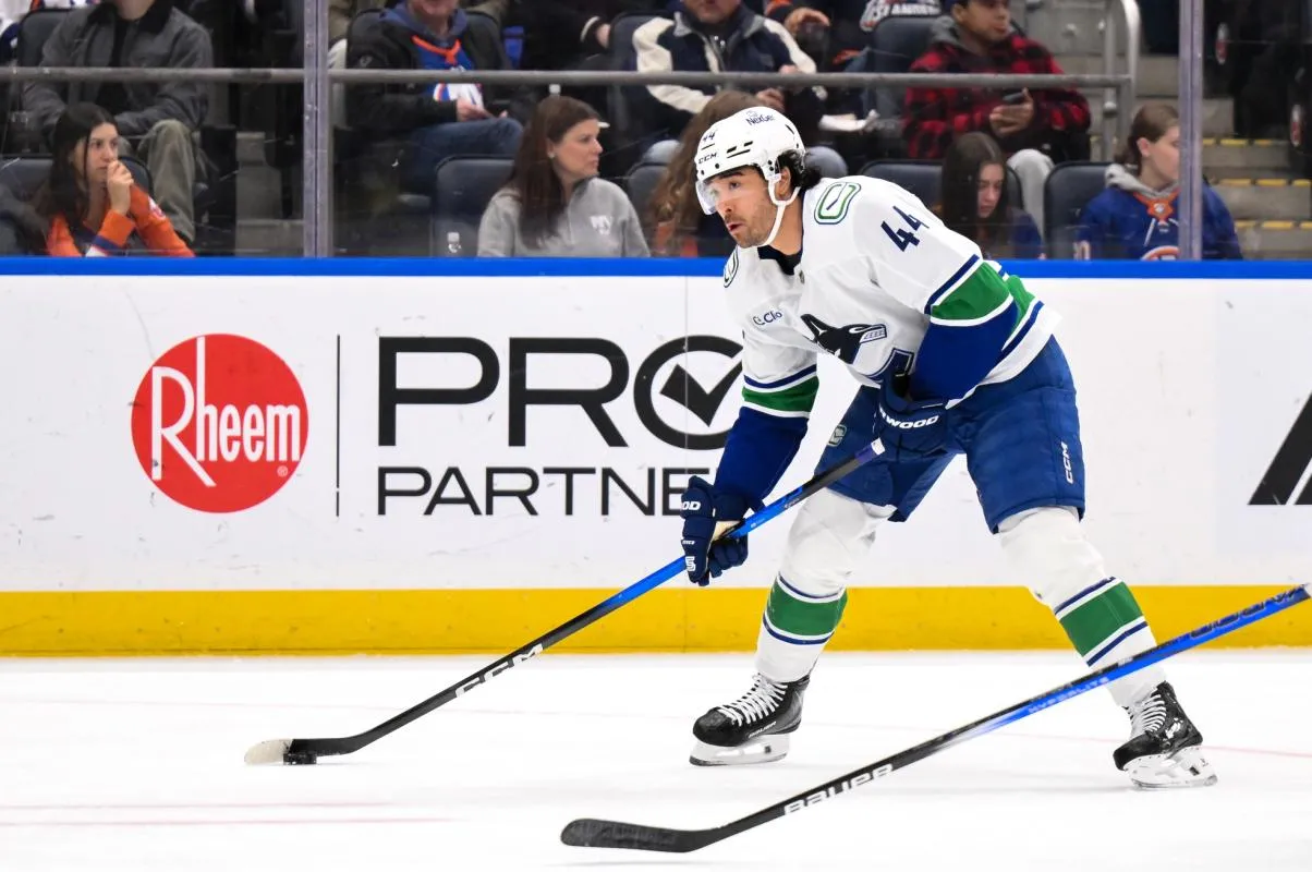NHL insider gives big update on Boston Bruins pursuit of Vancouver Canucks forward Kiefer Sherwood