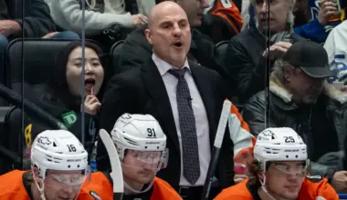 Rick Tocchet receives rough reception from Rogers Arena faithful during return to Vancouver