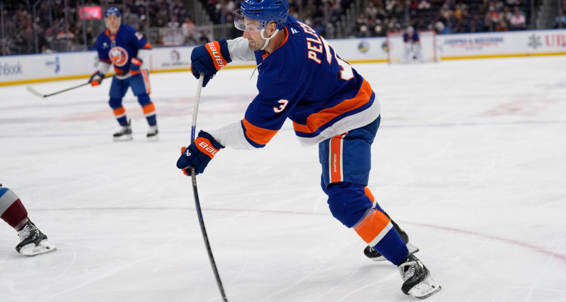 Pelech scores late in 3rd period as Islanders beat Devils 2-1