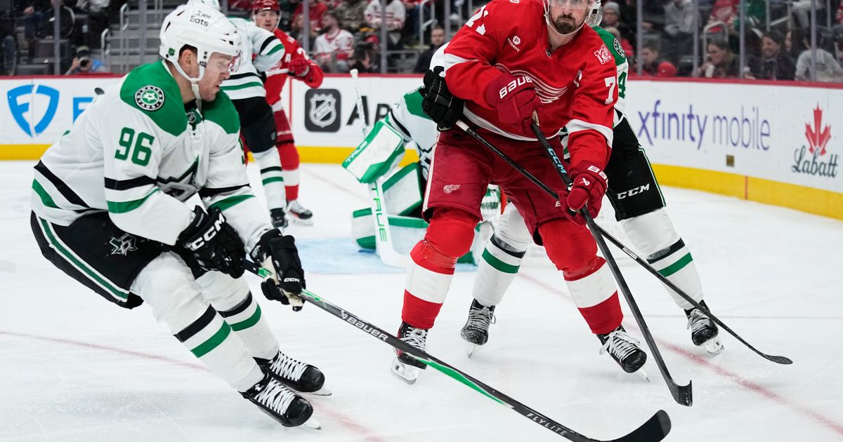 Larkin gets tying goal late in 3rd and winner in OT as Red Wings beat Stars 4-3 for 3rd straight win :: WRAL.com