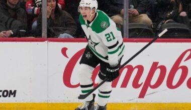 Jason Robertson scores and Jake Oettinger shines as the Stars shut out the Devils 3-0 |