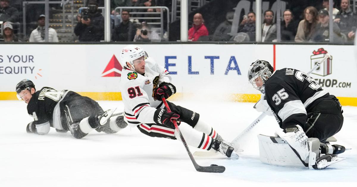 Connor Bedard scores for 3rd straight game, Blackhawks hold off Kings 2-1 | National Sports