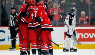 Hurricanes scored 3 goals in the third period to beat the Blue Jackets 4-1 |